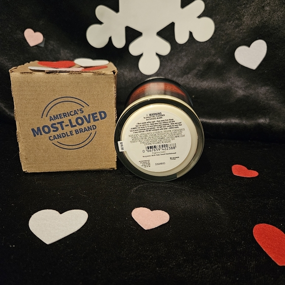 NWT Bath and Body Works Adrenaline Single Wick Candle - Red and Black - Picture 3 of 5